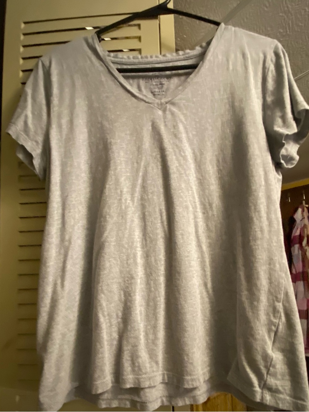 Faded Glory Light Gray V-Neck Short Sleeve Tee